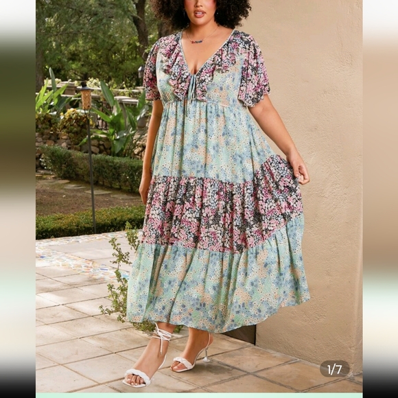 SHEIN Dresses & Skirts - SHEIN FIT Floral Dress